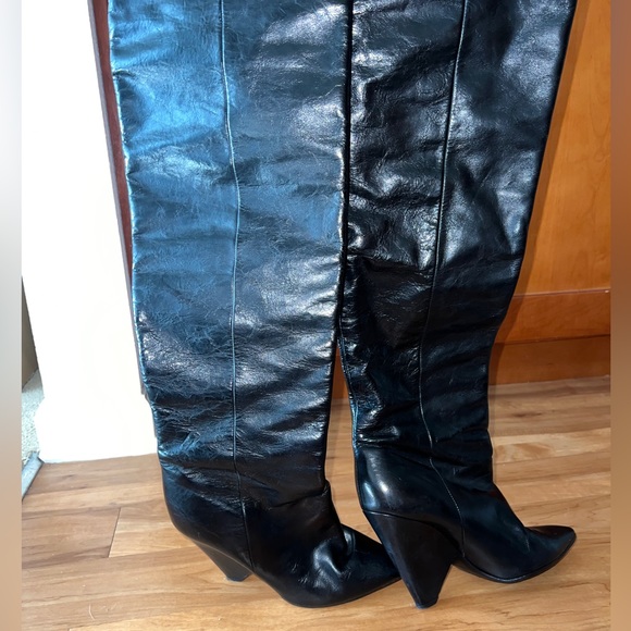 Saint Laurent Niki 105 over-the-knee boots in black shiny leather. 38 - Picture 5 of 16